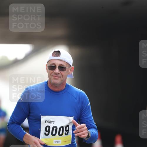 05.10.2025 - 20. swb-Marathon Bremen Michael Strokosch http://msf.ph/oto/9211095 05.10.2025 10:41:50 Laufen 9009 meine-sportfotos.de