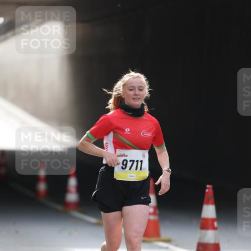05.10.2025 - 20. swb-Marathon Bremen Michael Strokosch http://msf.ph/oto/9211137 05.10.2025 10:42:16 Laufen 9711 meine-sportfotos.de