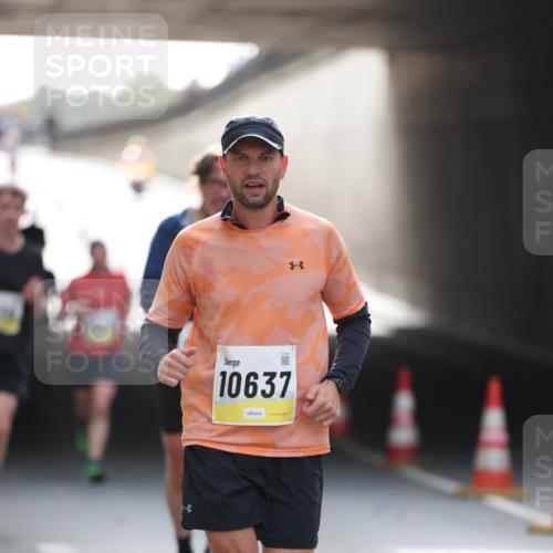 05.10.2025 - 20. swb-Marathon Bremen Michael Strokosch http://msf.ph/oto/9211144 05.10.2025 10:42:18 Laufen 10637 meine-sportfotos.de