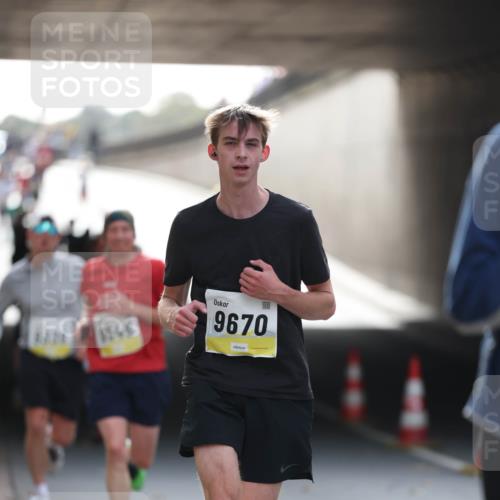 05.10.2025 - 20. swb-Marathon Bremen Michael Strokosch http://msf.ph/oto/9211154 05.10.2025 10:42:22 Laufen 4226, 1146, 9670 meine-sportfotos.de