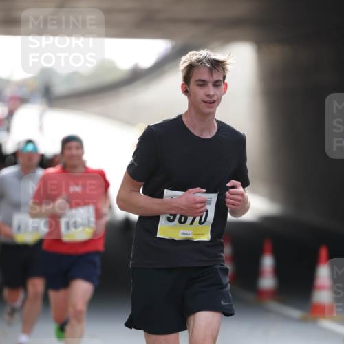 05.10.2025 - 20. swb-Marathon Bremen Michael Strokosch http://msf.ph/oto/9211156 05.10.2025 10:42:22 Laufen 2044 meine-sportfotos.de