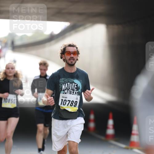 05.10.2025 - 20. swb-Marathon Bremen Michael Strokosch http://msf.ph/oto/9211168 05.10.2025 10:42:28 Laufen 10850, 10789 meine-sportfotos.de
