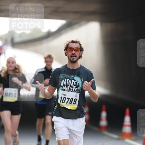 05.10.2025 - 20. swb-Marathon Bremen Michael Strokosch http://msf.ph/oto/9211169 05.10.2025 10:42:28 Laufen 10850, 10789 meine-sportfotos.de