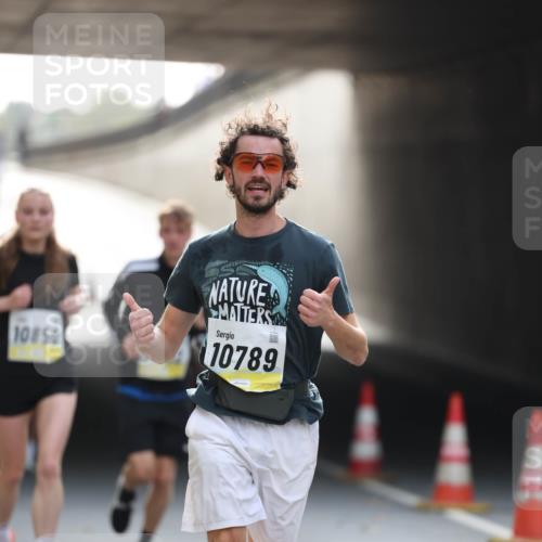 05.10.2025 - 20. swb-Marathon Bremen Michael Strokosch http://msf.ph/oto/9211170 05.10.2025 10:42:28 Laufen 10850, 10789, 800 meine-sportfotos.de