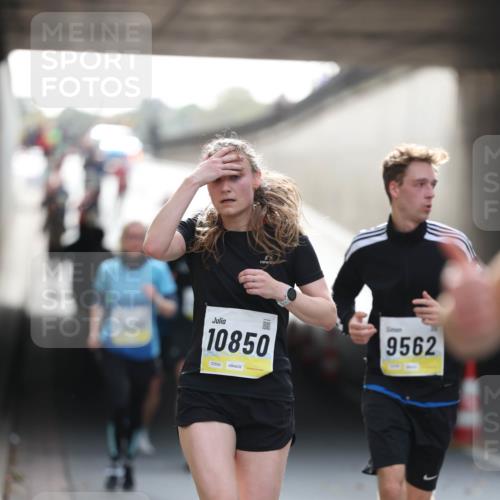 05.10.2025 - 20. swb-Marathon Bremen Michael Strokosch http://msf.ph/oto/9211175 05.10.2025 10:42:30 Laufen 10850, 02550, 9562 meine-sportfotos.de