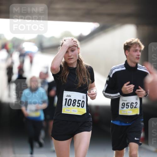 05.10.2025 - 20. swb-Marathon Bremen Michael Strokosch http://msf.ph/oto/9211176 05.10.2025 10:42:30 Laufen 10850, 02550, 9562 meine-sportfotos.de