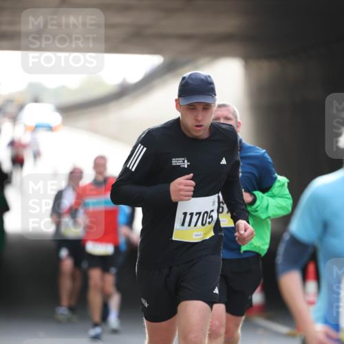 05.10.2025 - 20. swb-Marathon Bremen Michael Strokosch http://msf.ph/oto/9211185 05.10.2025 10:42:35 Laufen 11705 meine-sportfotos.de