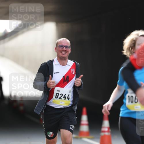 05.10.2025 - 20. swb-Marathon Bremen Michael Strokosch http://msf.ph/oto/9211198 05.10.2025 10:42:41 Laufen 14, 9244, 106, 1912 meine-sportfotos.de