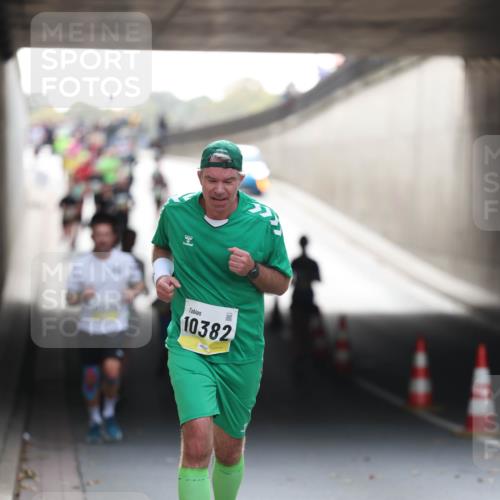 05.10.2025 - 20. swb-Marathon Bremen Michael Strokosch http://msf.ph/oto/9211204 05.10.2025 10:42:44 Laufen 10382 meine-sportfotos.de