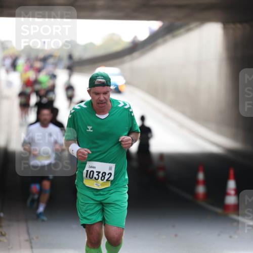 05.10.2025 - 20. swb-Marathon Bremen Michael Strokosch http://msf.ph/oto/9211205 05.10.2025 10:42:44 Laufen 17, 10382 meine-sportfotos.de