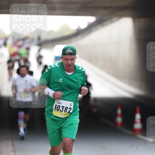 05.10.2025 - 20. swb-Marathon Bremen Michael Strokosch http://msf.ph/oto/9211206 05.10.2025 10:42:44 Laufen 10382 meine-sportfotos.de