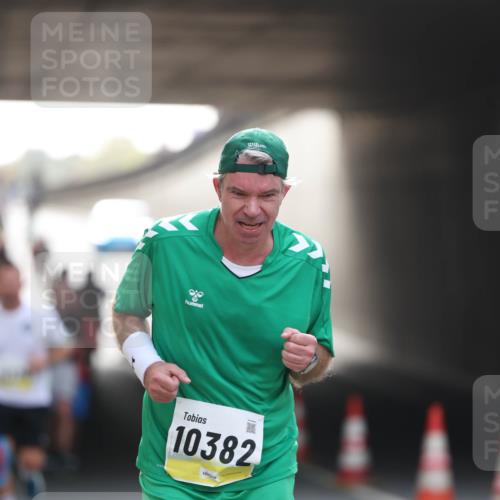 05.10.2025 - 20. swb-Marathon Bremen Michael Strokosch http://msf.ph/oto/9211210 05.10.2025 10:42:46 Laufen 10382 meine-sportfotos.de