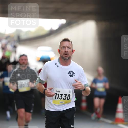 05.10.2025 - 20. swb-Marathon Bremen Michael Strokosch http://msf.ph/oto/9211214 05.10.2025 10:42:50 Laufen 11330 meine-sportfotos.de