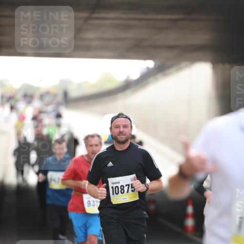 05.10.2025 - 20. swb-Marathon Bremen Michael Strokosch http://msf.ph/oto/9211219 05.10.2025 10:42:51 Laufen 937, 10875, 02530 meine-sportfotos.de