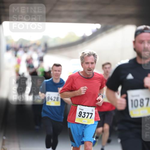 05.10.2025 - 20. swb-Marathon Bremen Michael Strokosch http://msf.ph/oto/9211225 05.10.2025 10:42:53 Laufen 9428, 9377, 1087 meine-sportfotos.de