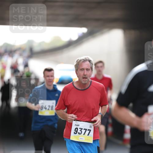 05.10.2025 - 20. swb-Marathon Bremen Michael Strokosch http://msf.ph/oto/9211227 05.10.2025 10:42:53 Laufen 8428, 9377 meine-sportfotos.de