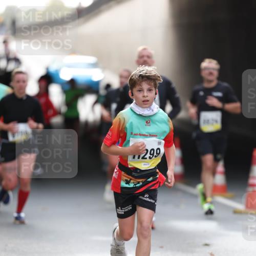 05.10.2025 - 20. swb-Marathon Bremen Michael Strokosch http://msf.ph/oto/9211247 05.10.2025 10:43:05 Laufen 21, 299, 400 meine-sportfotos.de