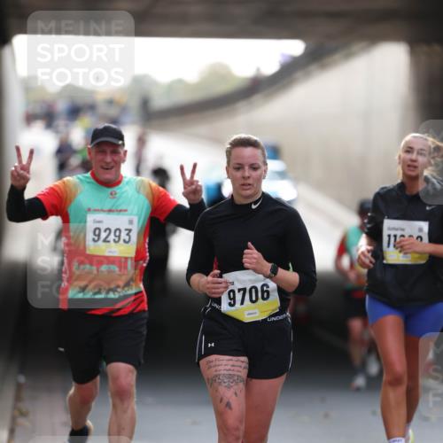 05.10.2025 - 20. swb-Marathon Bremen Michael Strokosch http://msf.ph/oto/9211255 05.10.2025 10:43:08 Laufen 9293, 9706, 112 meine-sportfotos.de