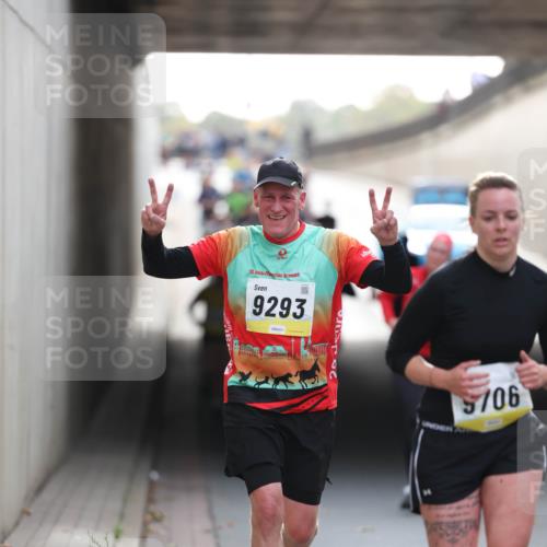 05.10.2025 - 20. swb-Marathon Bremen Michael Strokosch http://msf.ph/oto/9211256 05.10.2025 10:43:08 Laufen 20, 9293, 5706 meine-sportfotos.de