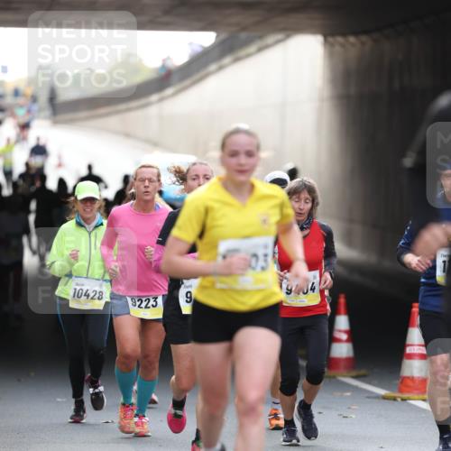 05.10.2025 - 20. swb-Marathon Bremen Michael Strokosch http://msf.ph/oto/9211280 05.10.2025 10:43:18 Laufen 10428, 9223, 9, 03, 9404, 1 meine-sportfotos.de