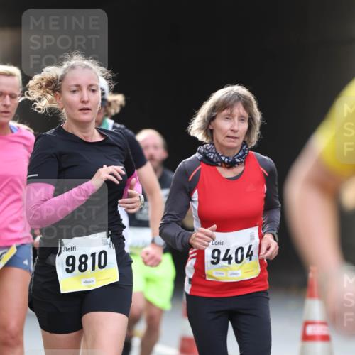 05.10.2025 - 20. swb-Marathon Bremen Michael Strokosch http://msf.ph/oto/9211288 05.10.2025 10:43:22 Laufen 9810, 9404, 02468 meine-sportfotos.de