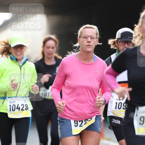 05.10.2025 - 20. swb-Marathon Bremen Michael Strokosch http://msf.ph/oto/9211290 05.10.2025 10:43:23 Laufen 10428, 101, 9223, 109, 01904, 9 meine-sportfotos.de