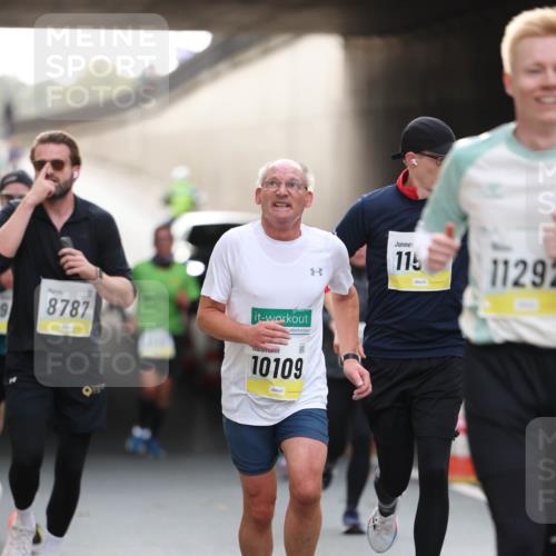 05.10.2025 - 20. swb-Marathon Bremen Michael Strokosch http://msf.ph/oto/9211302 05.10.2025 10:43:29 Laufen 9, 8787, 10109, 115, 11292 meine-sportfotos.de