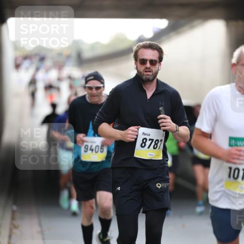 05.10.2025 - 20. swb-Marathon Bremen Michael Strokosch http://msf.ph/oto/9211305 05.10.2025 10:43:30 Laufen 8787, 9406, 101 meine-sportfotos.de