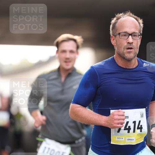 05.10.2025 - 20. swb-Marathon Bremen Michael Strokosch http://msf.ph/oto/9211322 05.10.2025 10:43:37 Laufen 11005, 7414, 02314 meine-sportfotos.de