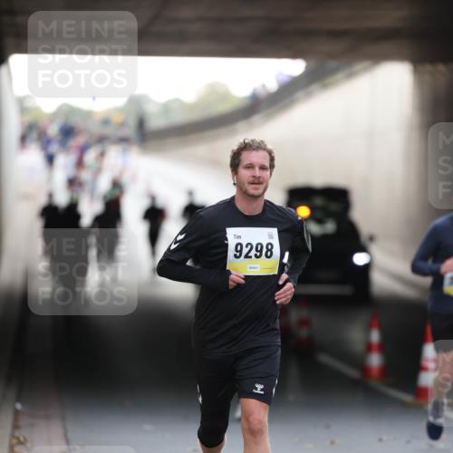 05.10.2025 - 20. swb-Marathon Bremen Michael Strokosch http://msf.ph/oto/9211328 05.10.2025 10:43:40 Laufen 9298 meine-sportfotos.de