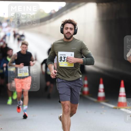 05.10.2025 - 20. swb-Marathon Bremen Michael Strokosch http://msf.ph/oto/9211350 05.10.2025 10:43:52 Laufen 938, 02581 meine-sportfotos.de