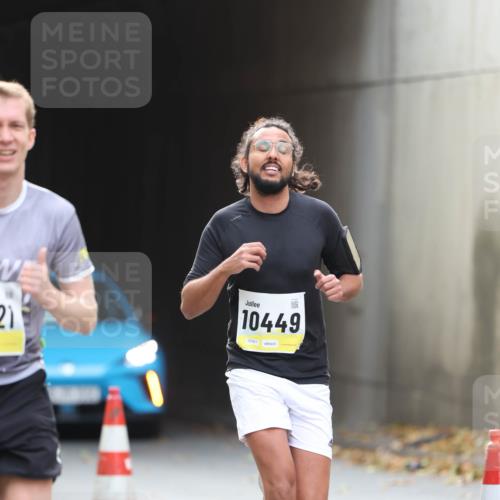 05.10.2025 - 20. swb-Marathon Bremen Michael Strokosch http://msf.ph/oto/9211461 05.10.2025 10:44:49 Laufen 21, 10449, 02561 meine-sportfotos.de