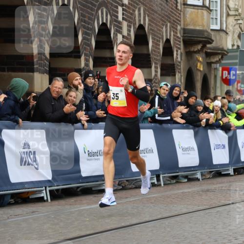 05.10.2025 - 20. swb-Marathon Bremen Strokosch-Dieckow http://msf.ph/oto/9219263 05.10.2025 10:27:07 Ziel 35 meine-sportfotos.de
