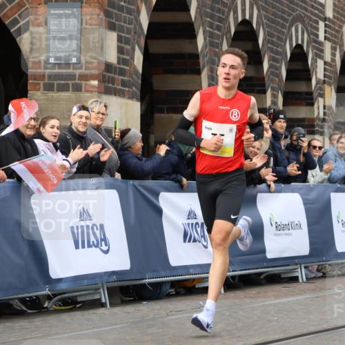 05.10.2025 - 20. swb-Marathon Bremen Strokosch-Dieckow http://msf.ph/oto/9219292 05.10.2025 10:27:07 Ziel 35 meine-sportfotos.de
