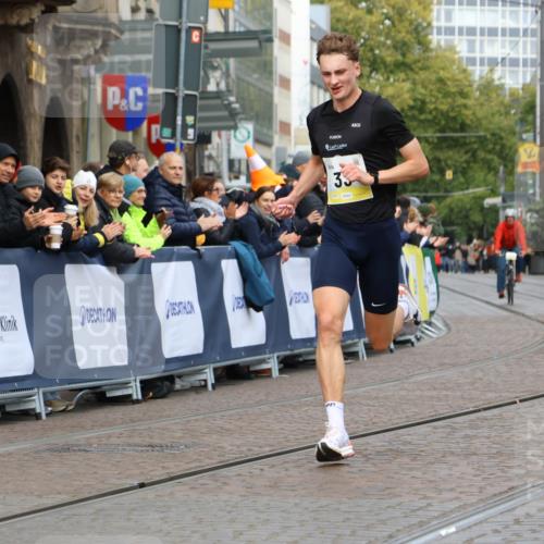 05.10.2025 - 20. swb-Marathon Bremen Strokosch-Dieckow http://msf.ph/oto/9219327 05.10.2025 10:28:22 Ziel 2, 33 meine-sportfotos.de