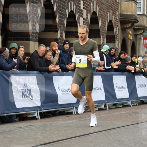 05.10.2025 - 20. swb-Marathon Bremen Strokosch-Dieckow http://msf.ph/oto/9219379 05.10.2025 10:28:32 Ziel 2 meine-sportfotos.de
