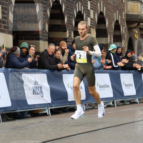 05.10.2025 - 20. swb-Marathon Bremen Strokosch-Dieckow http://msf.ph/oto/9219382 05.10.2025 10:28:32 Ziel 2 meine-sportfotos.de