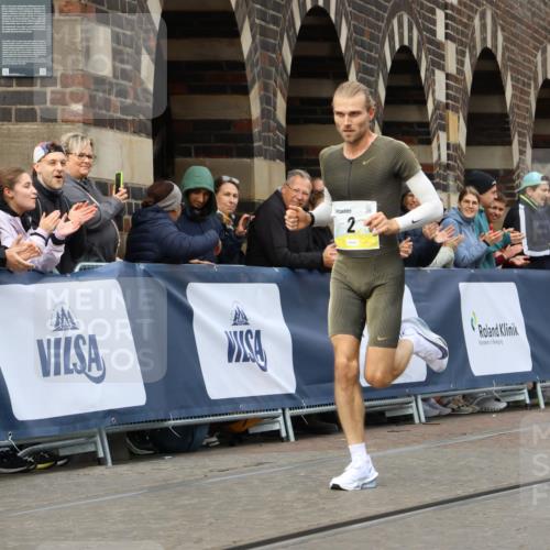 05.10.2025 - 20. swb-Marathon Bremen Strokosch-Dieckow http://msf.ph/oto/9219391 05.10.2025 10:28:32 Ziel 2 meine-sportfotos.de