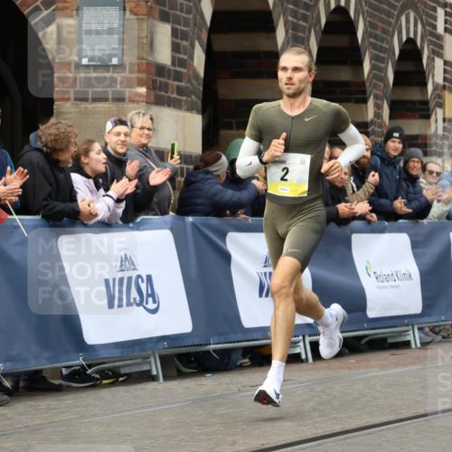 05.10.2025 - 20. swb-Marathon Bremen Strokosch-Dieckow http://msf.ph/oto/9219402 05.10.2025 10:28:32 Ziel 2 meine-sportfotos.de