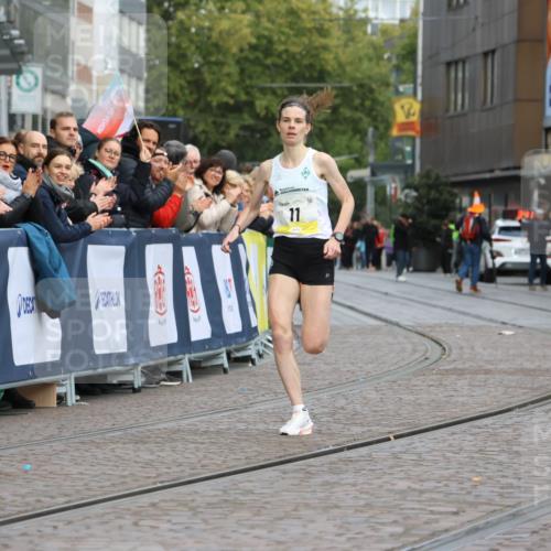 05.10.2025 - 20. swb-Marathon Bremen Strokosch-Dieckow http://msf.ph/oto/9219426 05.10.2025 10:30:13 Ziel 11 meine-sportfotos.de