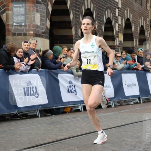 05.10.2025 - 20. swb-Marathon Bremen Strokosch-Dieckow http://msf.ph/oto/9219473 05.10.2025 10:30:16 Ziel 11 meine-sportfotos.de