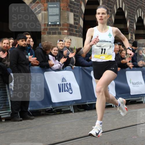 05.10.2025 - 20. swb-Marathon Bremen Strokosch-Dieckow http://msf.ph/oto/9219479 05.10.2025 10:30:16 Ziel 11 meine-sportfotos.de