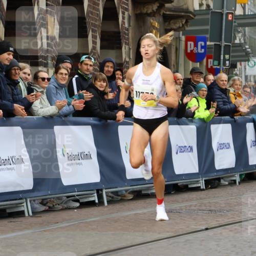 05.10.2025 - 20. swb-Marathon Bremen Strokosch-Dieckow http://msf.ph/oto/9219489 05.10.2025 10:30:49 Ziel  meine-sportfotos.de