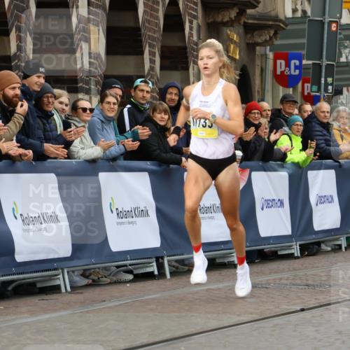 05.10.2025 - 20. swb-Marathon Bremen Strokosch-Dieckow http://msf.ph/oto/9219495 05.10.2025 10:30:49 Ziel  meine-sportfotos.de