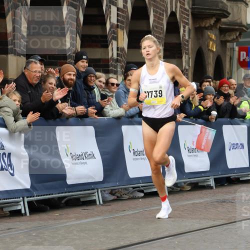 05.10.2025 - 20. swb-Marathon Bremen Strokosch-Dieckow http://msf.ph/oto/9219512 05.10.2025 10:30:49 Ziel  meine-sportfotos.de
