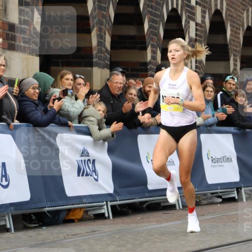 05.10.2025 - 20. swb-Marathon Bremen Strokosch-Dieckow http://msf.ph/oto/9219538 05.10.2025 10:30:50 Ziel  meine-sportfotos.de