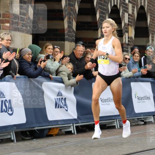 05.10.2025 - 20. swb-Marathon Bremen Strokosch-Dieckow http://msf.ph/oto/9219542 05.10.2025 10:30:50 Ziel  meine-sportfotos.de