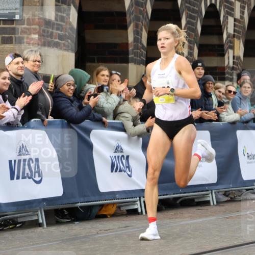 05.10.2025 - 20. swb-Marathon Bremen Strokosch-Dieckow http://msf.ph/oto/9219553 05.10.2025 10:30:50 Ziel  meine-sportfotos.de