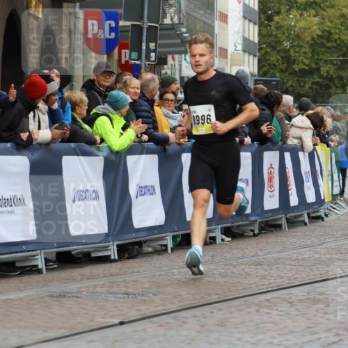 05.10.2025 - 20. swb-Marathon Bremen Strokosch-Dieckow http://msf.ph/oto/9220013 05.10.2025 10:32:48 Ziel 9996 meine-sportfotos.de