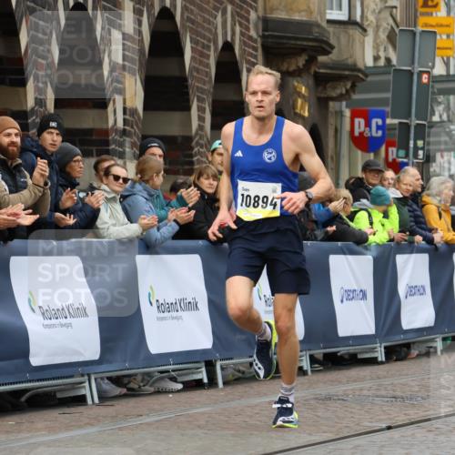 05.10.2025 - 20. swb-Marathon Bremen Strokosch-Dieckow http://msf.ph/oto/9220098 05.10.2025 10:33:01 Ziel 10894 meine-sportfotos.de